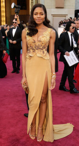 Eco-Warriors-At-The-Oscars-2013--Helen-Hunt-In-H_M-And-Naomie-Harris-In-Michael-Badger-7