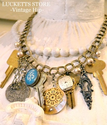 Keys and a few other knick-knacks make for a pretty cool necklace.